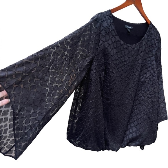 🔥🖤Alfani women’s blouse size 1X with dramatic angel sleeves. BEAUTIFUL! - Picture 3 of 7